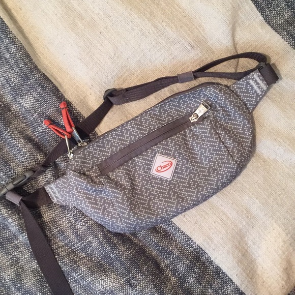 chacos fanny pack